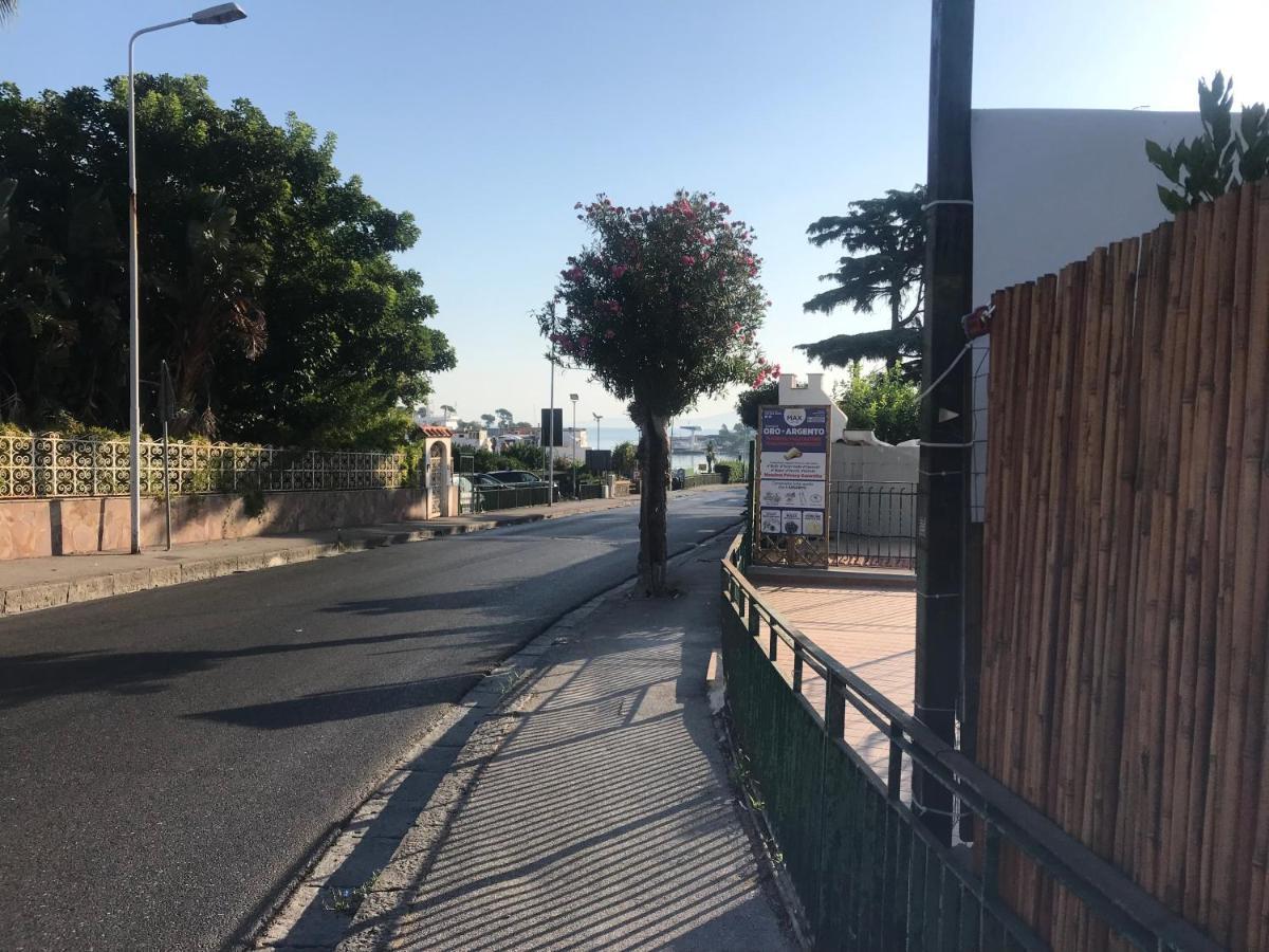 La Casetta Al Porto Di Ischia Apartman Kültér fotó